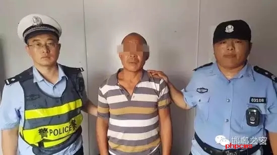 8月12日9時(shí)許，邯鄲大名鋪上高速口檢查站執(zhí)勤民警在對(duì)一輛由魏縣開往北京客車進(jìn)行安檢時(shí)，發(fā)現(xiàn)一名網(wǎng)上逃犯。經(jīng)核查，該男子為王某平，系涉嫌濫伐林木網(wǎng)上逃犯。該王于今年3月份在未有辦理《林木采伐許可證》的情況下，亂砍濫伐林木97棵。